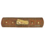 A GOOD 18TH CENTURY WALNUT AND BRASS INSET CRIBBAGE BOARD