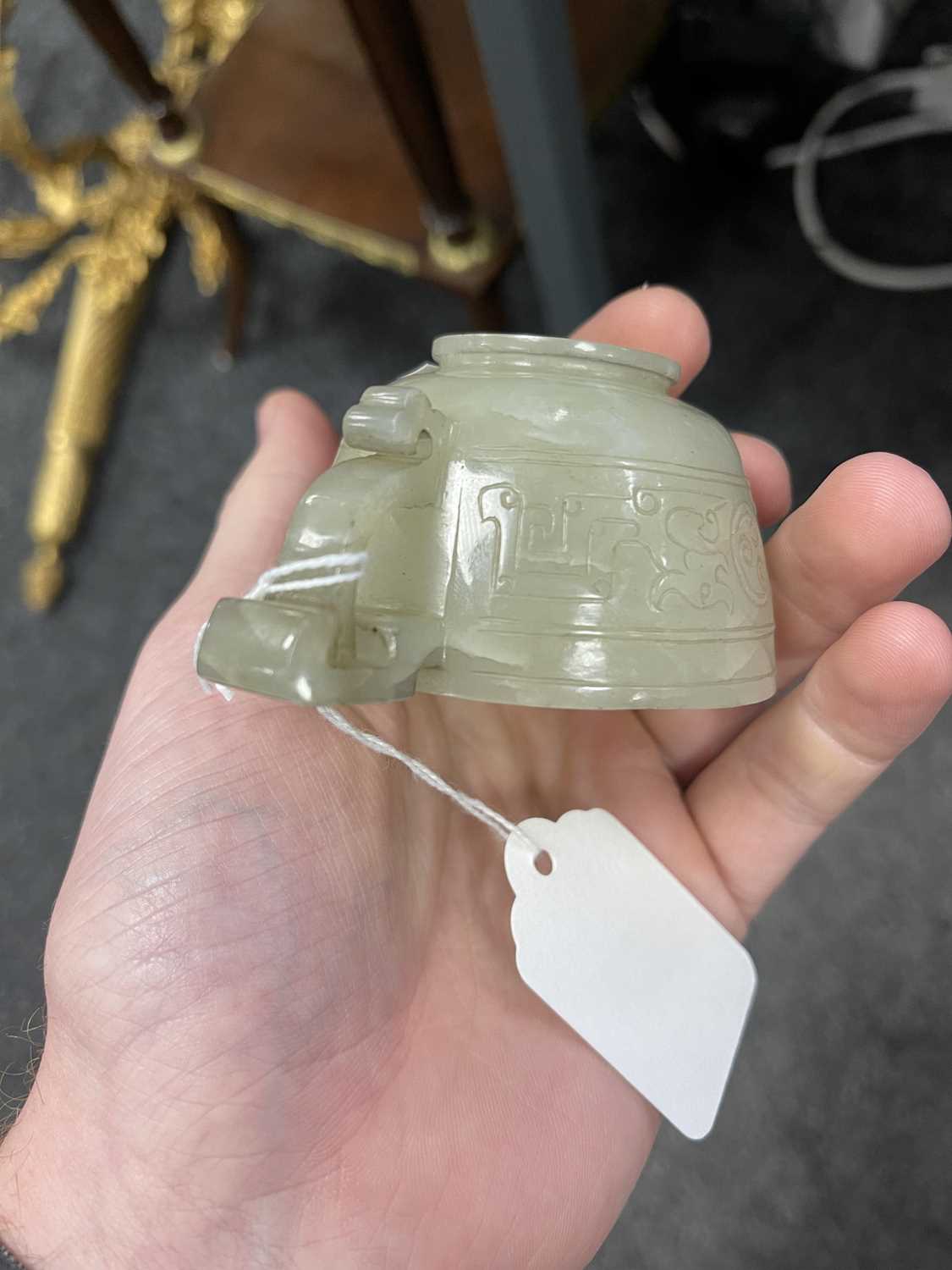 A 19TH CENTURY CARVED JADE AND HARDWOOD CHINESE TWO HANDLED KORO AND COVER - Image 12 of 18