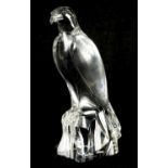 A 20TH CENTURY BACCARAT CLEAR GLASS SCULPTURE FORMED AS A FALCON