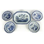 AN 18TH CENTURY CHINESE BLUE AND WHITE CLIPPED RECTANGULAR DISH