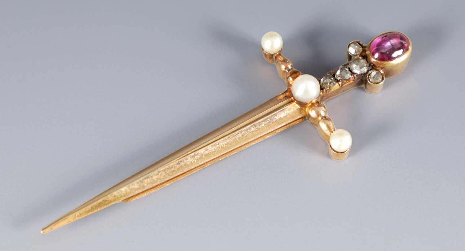 A LATE 19TH CENTURY FABERGE 14CT GOLD, RUBY, DIAMOND AND PEARL BOOKMARK, WORKMASTER AUGUST HOLLMING