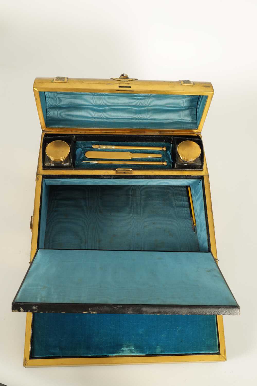 A 19TH CENTURY GILT BRONZE WRITING SLOPE - Image 9 of 12