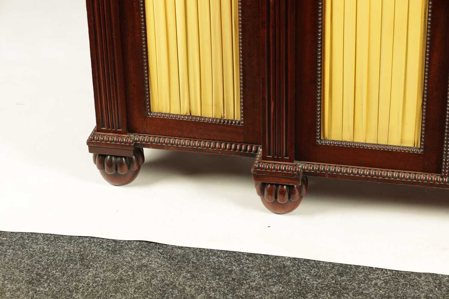 A FINE WILLIAM IV MAHOGANY BREAKFRONT SIDE CABINET IN THE MANNER OF GILLOWS - Image 3 of 8