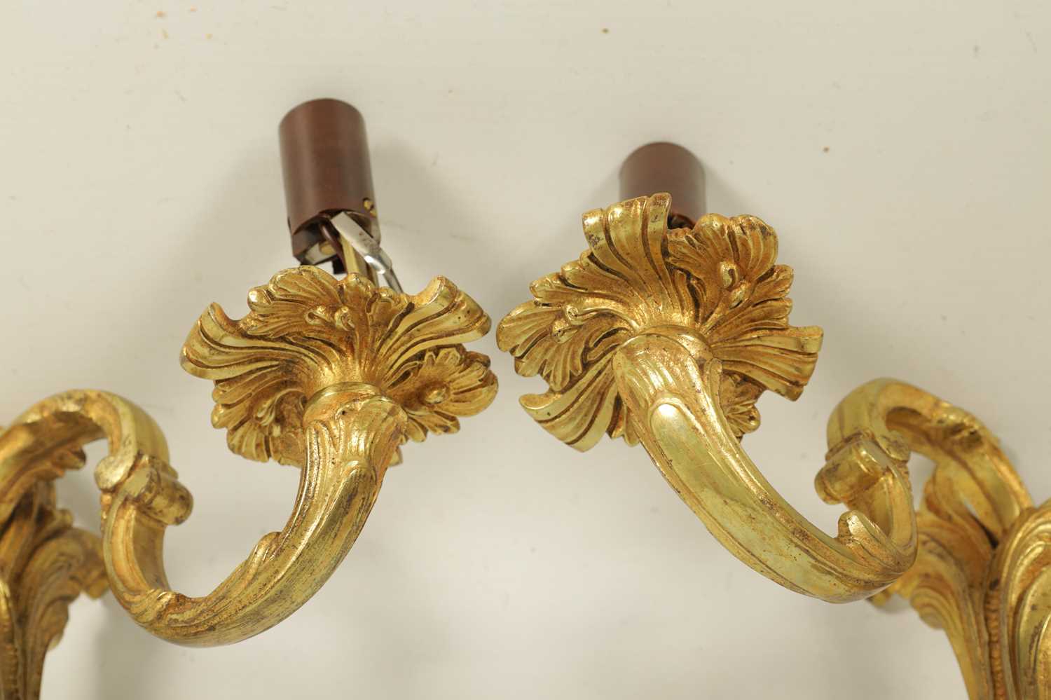 A PAIR OF LATE 19TH CENTURY FRENCH GILT ORMOLU SINGLE BRANCH WALL SCONES - Image 3 of 6