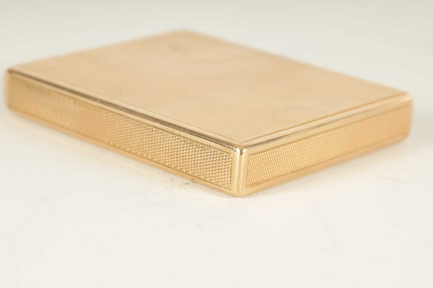 AN EARLY 20TH CENTURY FABERGE 14CT GOLD AND DIAMOND CIGARETTE CASE , WORKMASTER HENRIK WIGSTROM (186 - Image 4 of 9