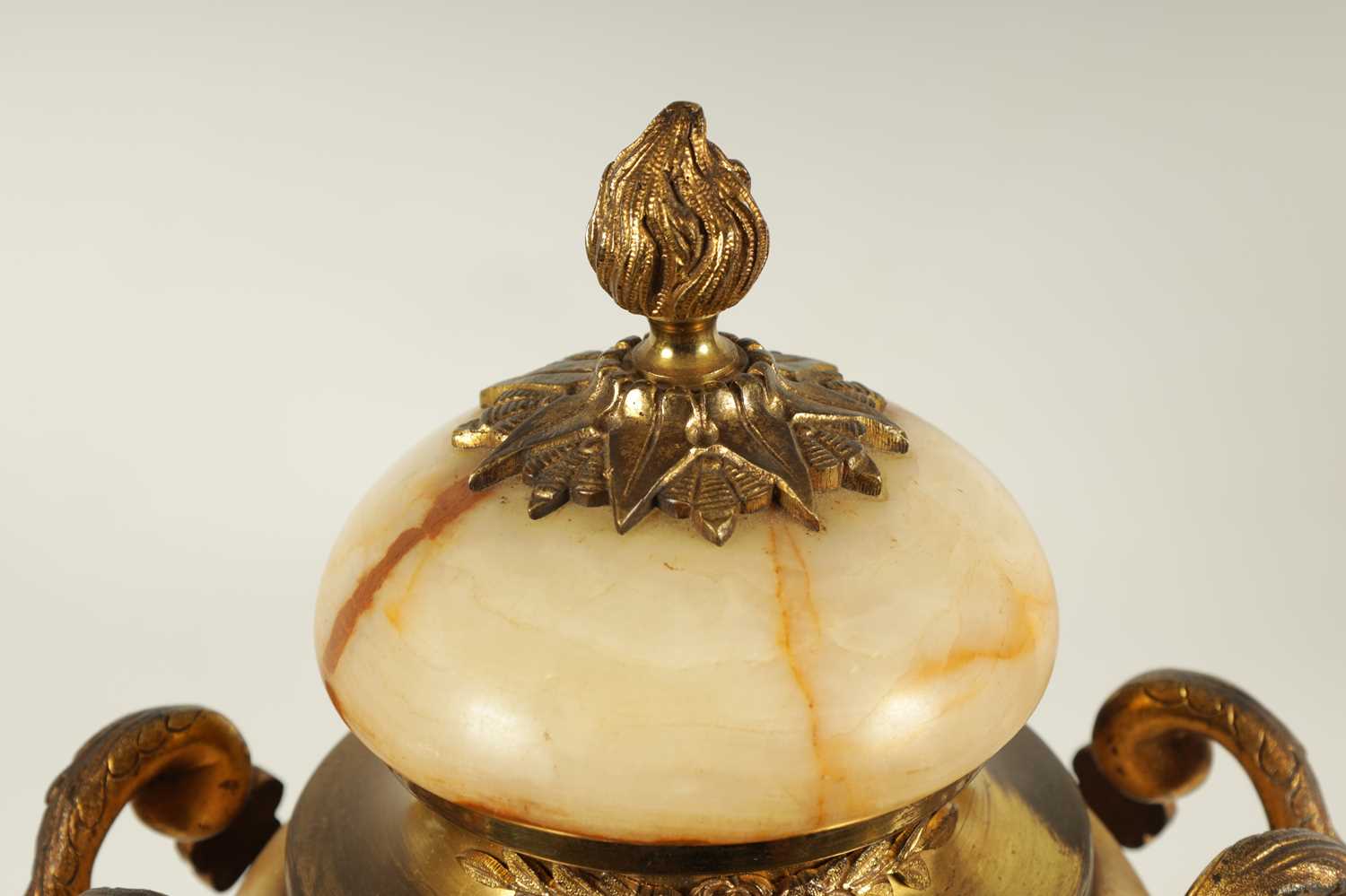 A PAIR OF 19TH CENTURY FRENCH SIENA MARBLE AND ORMOLU MOUNTED CASSOLETTES - Image 4 of 13