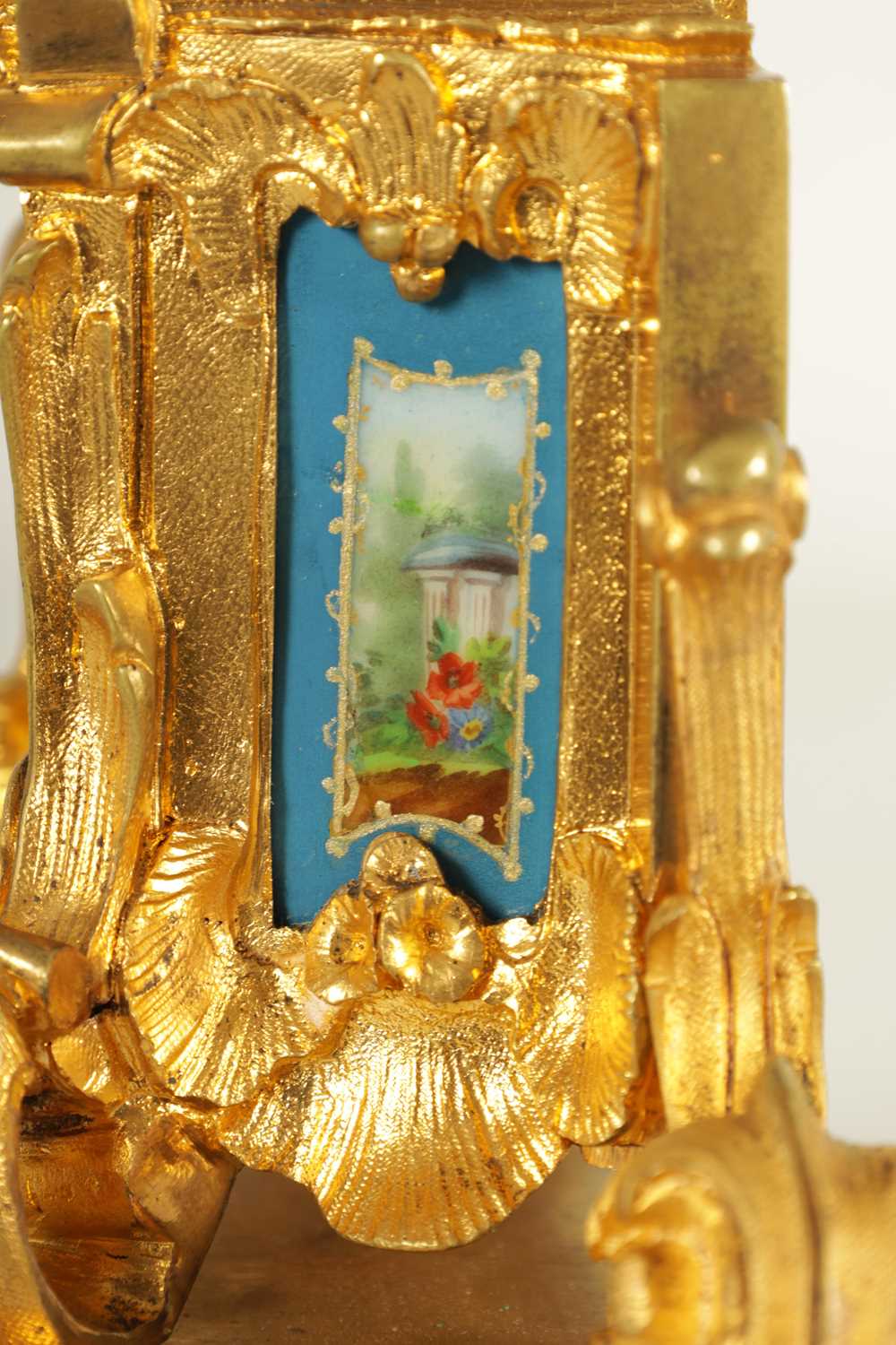 A SMALL LATE 19TH CENTURY FRENCH PORCELAIN PANELLED ORMOLU CARRIAGE STYLE MANTEL CLOCK - Image 10 of 13