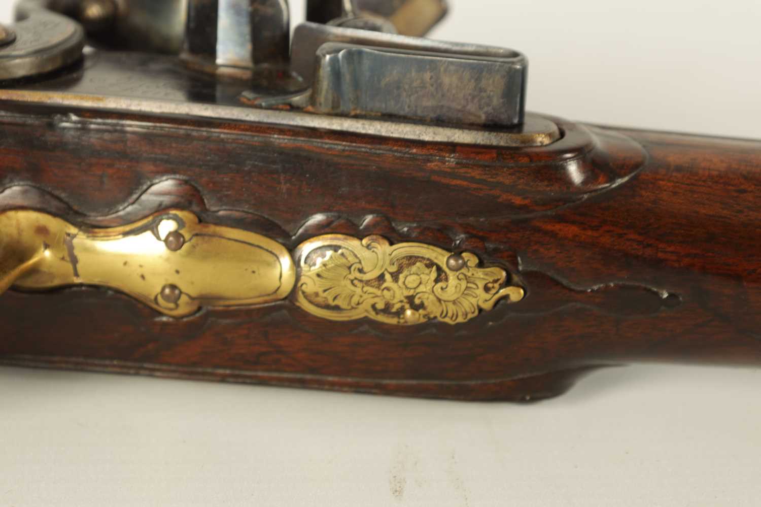 AN EARLY 18TH CENTURY FRENCH 13 BORE FLINTLOCK SPORTING GUN SIGNED THIOSSIERE FRERES - Image 6 of 16