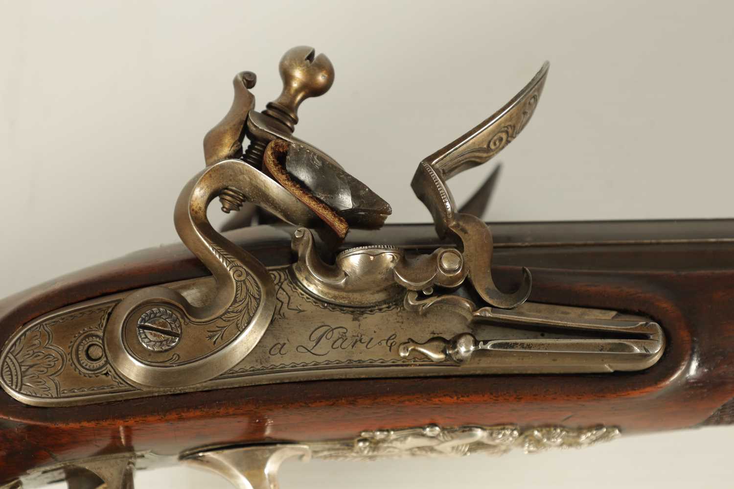 A FINE EARLY 19TH CENTURY PRESENTATION TYPE SILVER MOUNTED DOUBLE BARREL FLINTLOCK SHOTGUN BY LEPAGE - Image 2 of 11