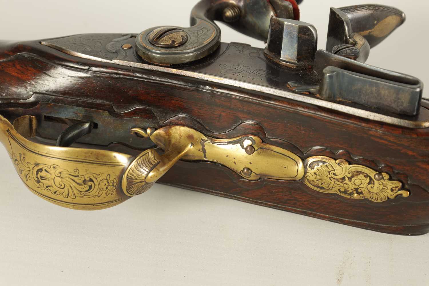 AN EARLY 18TH CENTURY FRENCH 13 BORE FLINTLOCK SPORTING GUN SIGNED THIOSSIERE FRERES - Image 4 of 16