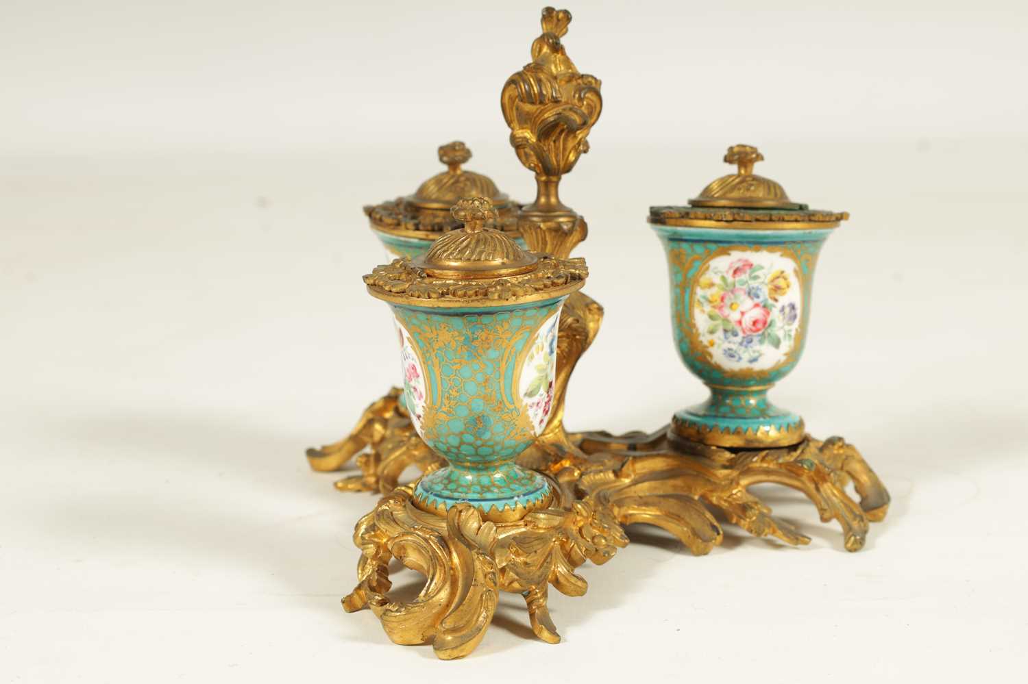 A 18TH CENTURY FRENCH ROCOCO ORMOLU AND SERVES STYLE TRIPLE INKSTAND - Image 7 of 10