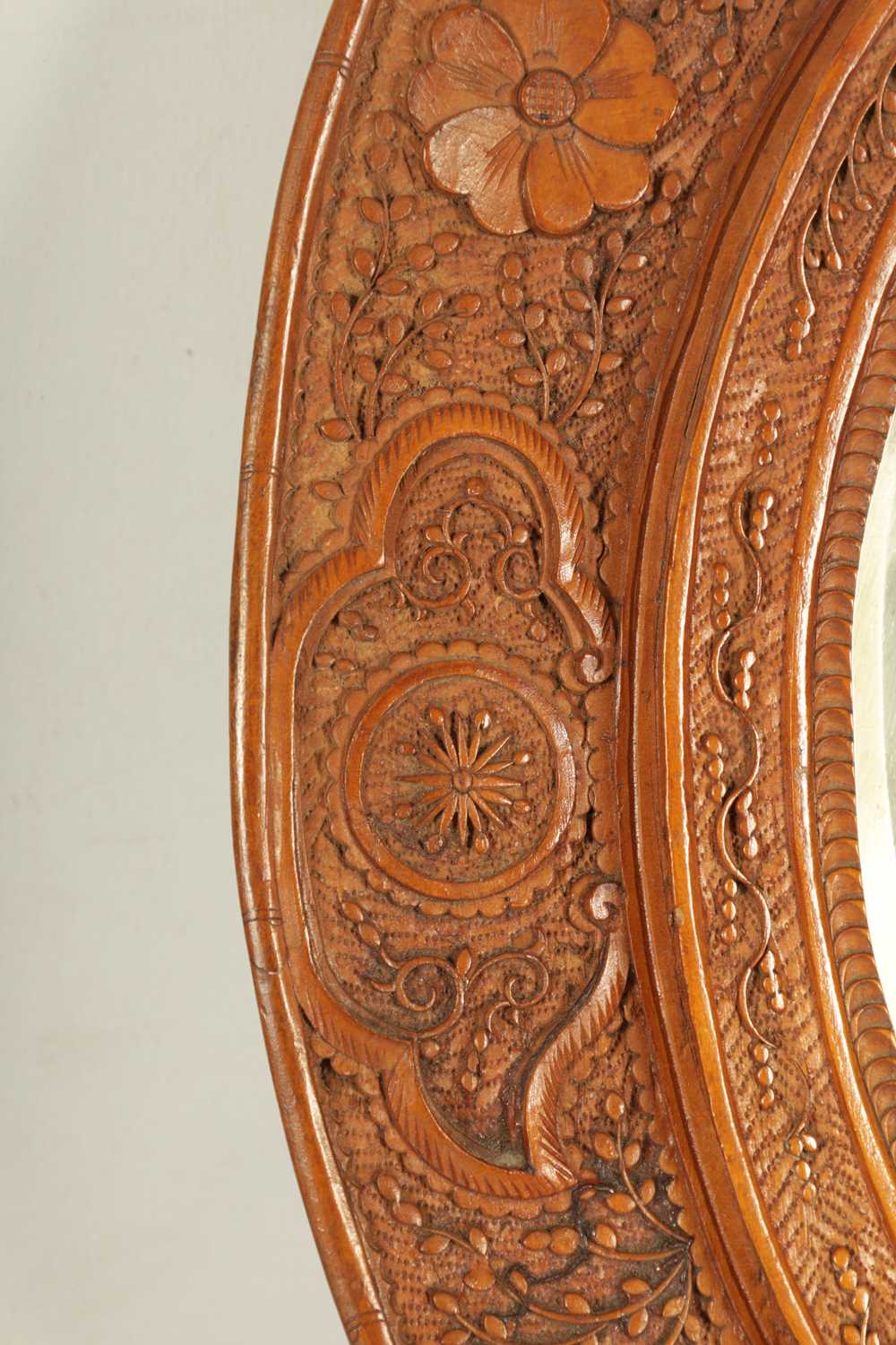 A PAIR OF LATE 19TH CENTURY CHINESE CARVED BOXWOOD OVAL MIRRORS - Image 4 of 8