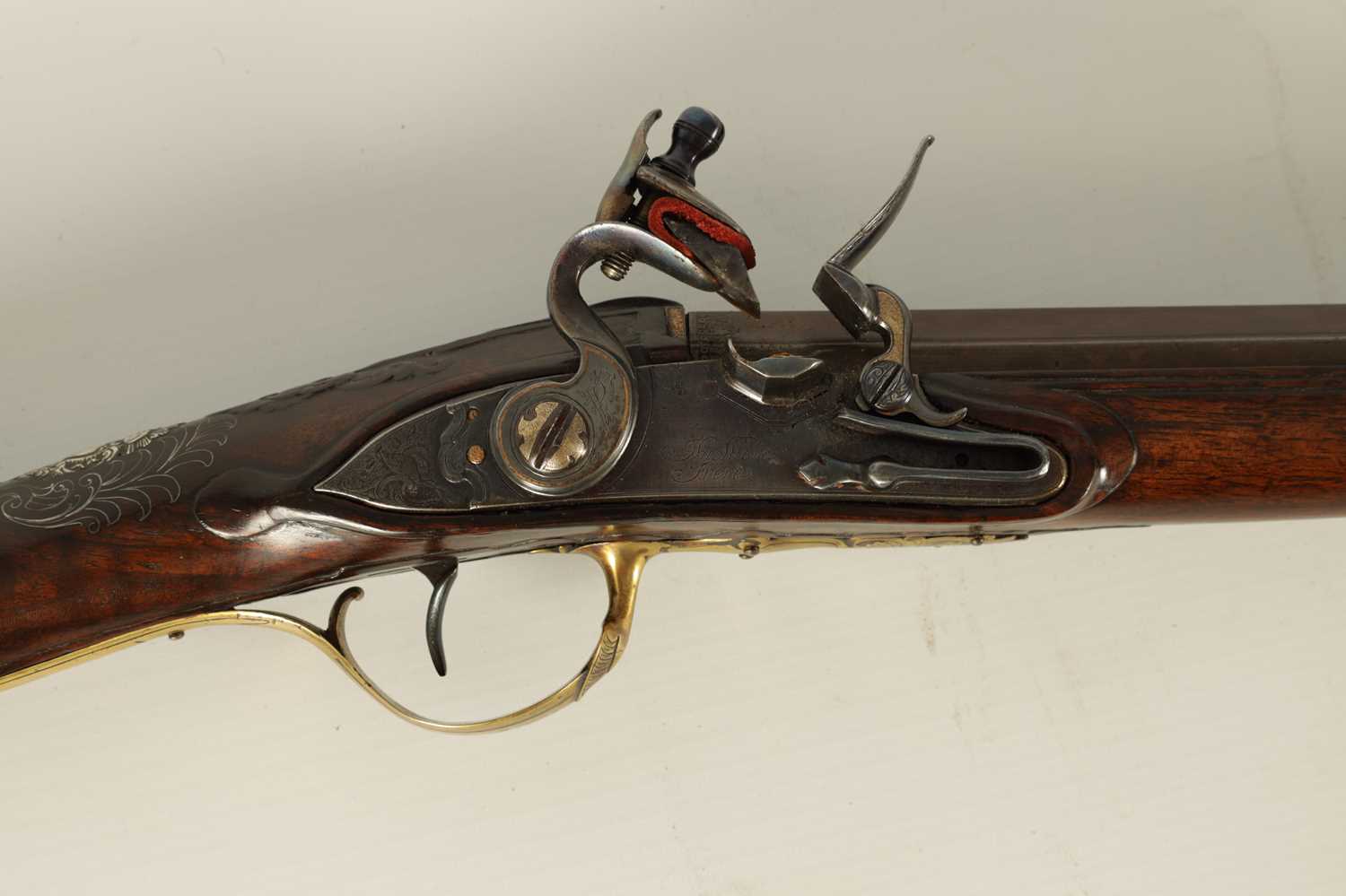 AN EARLY 18TH CENTURY FRENCH 13 BORE FLINTLOCK SPORTING GUN SIGNED THIOSSIERE FRERES - Image 2 of 16