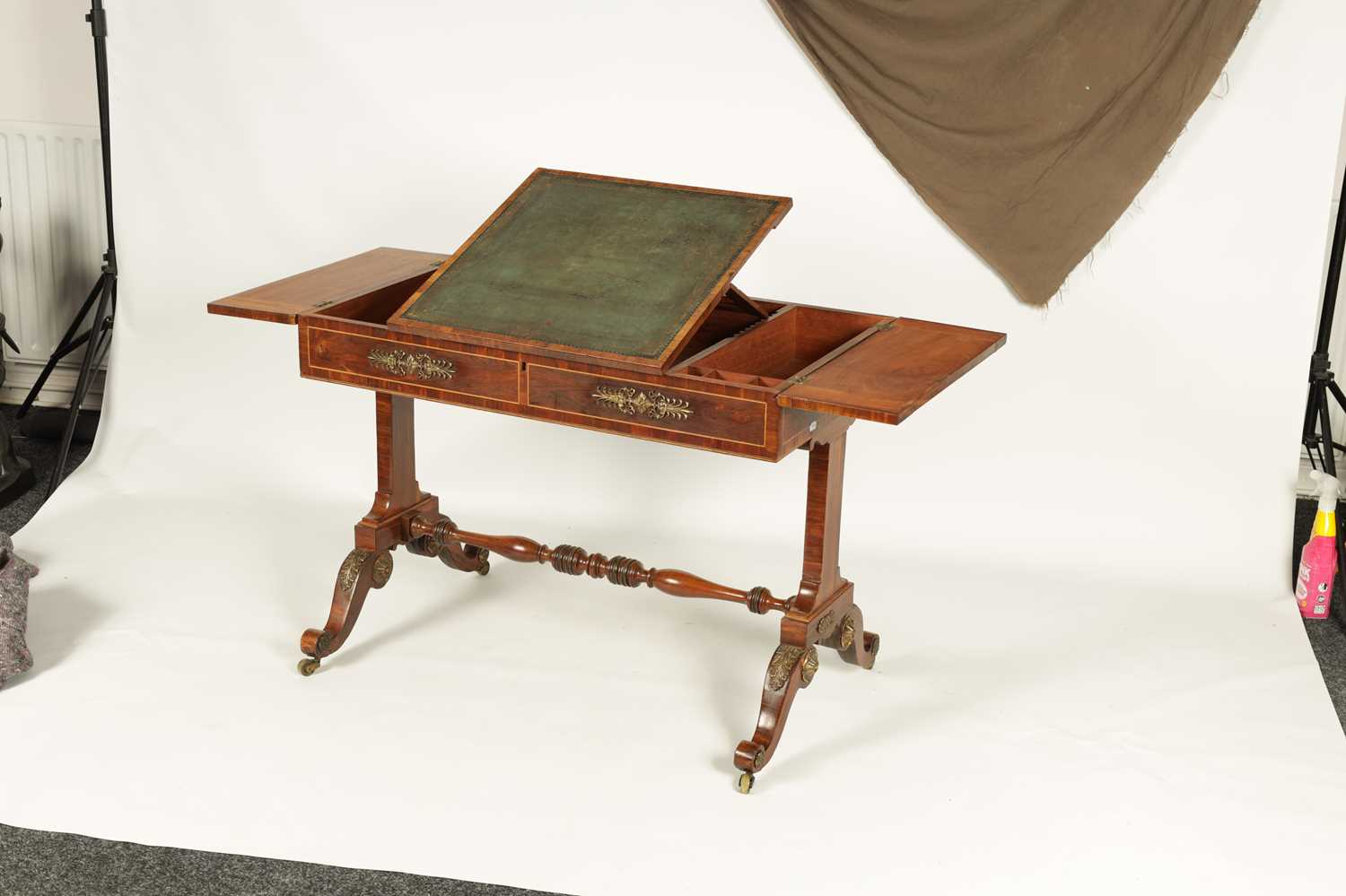 A REGENCY ORMOLU MOUNTED ROSEWOOD WRITING TABLE - Image 5 of 6