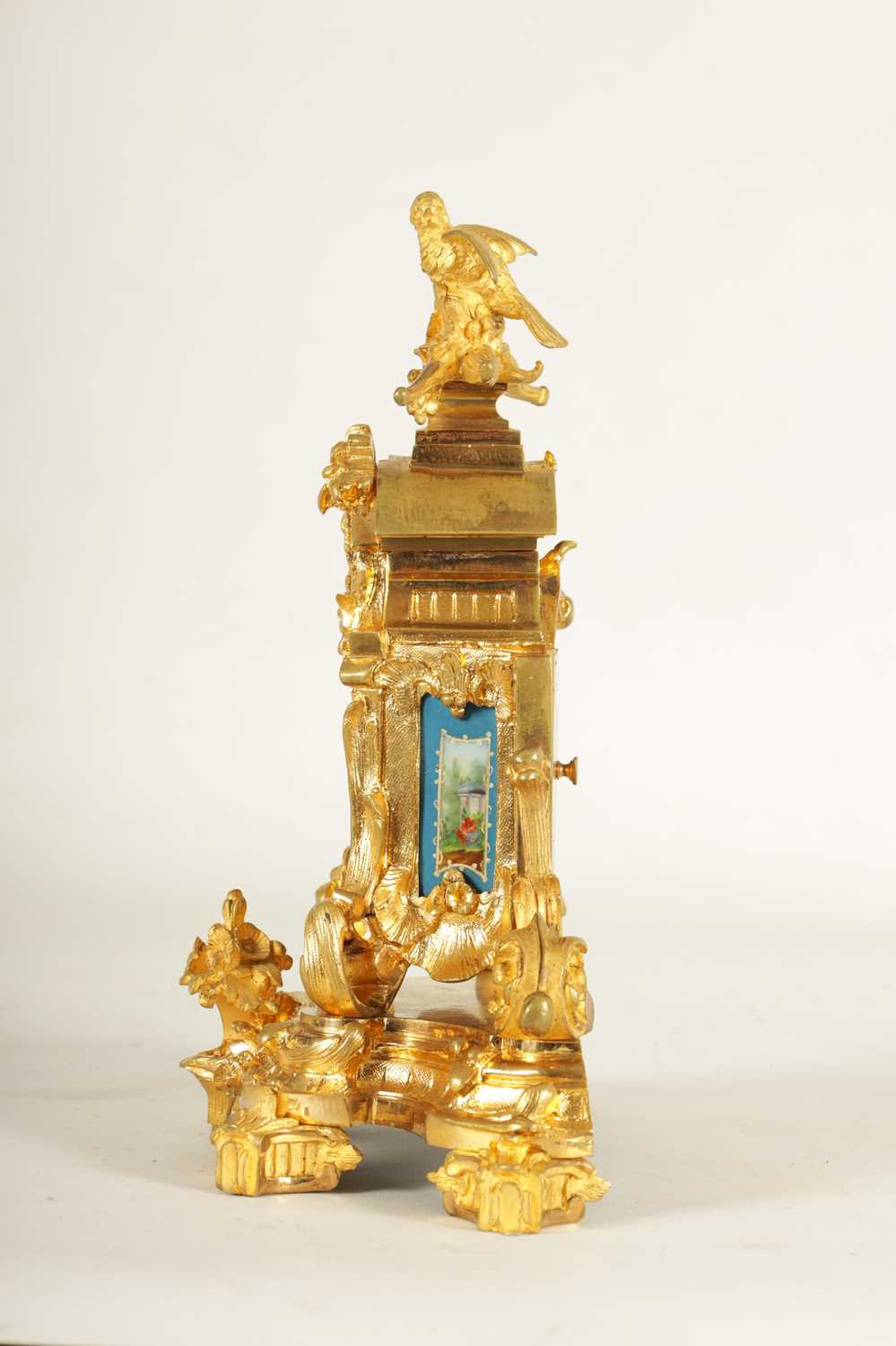 A SMALL LATE 19TH CENTURY FRENCH PORCELAIN PANELLED ORMOLU CARRIAGE STYLE MANTEL CLOCK - Image 3 of 13
