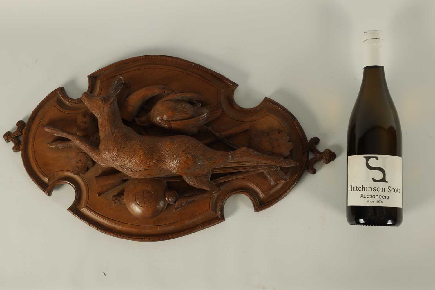 A PAIR OF LATE 19TH CENTURY BLACK FOREST CARVED LINDEN WOOD PLAQUES - Image 4 of 5