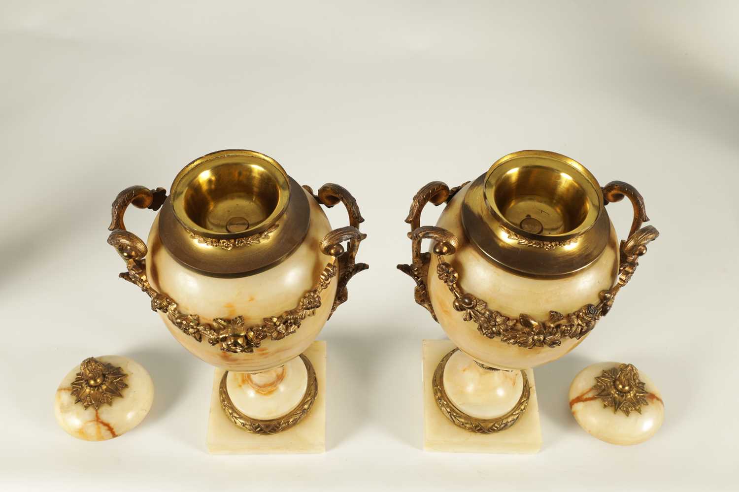 A PAIR OF 19TH CENTURY FRENCH SIENA MARBLE AND ORMOLU MOUNTED CASSOLETTES - Image 11 of 13