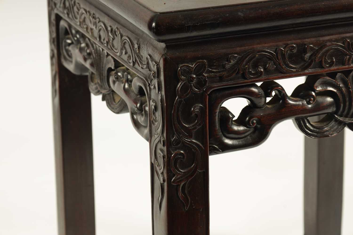 A 19TH CENTURY CHINESE HARDWOOD JARDINIERE TABLE - Image 3 of 6