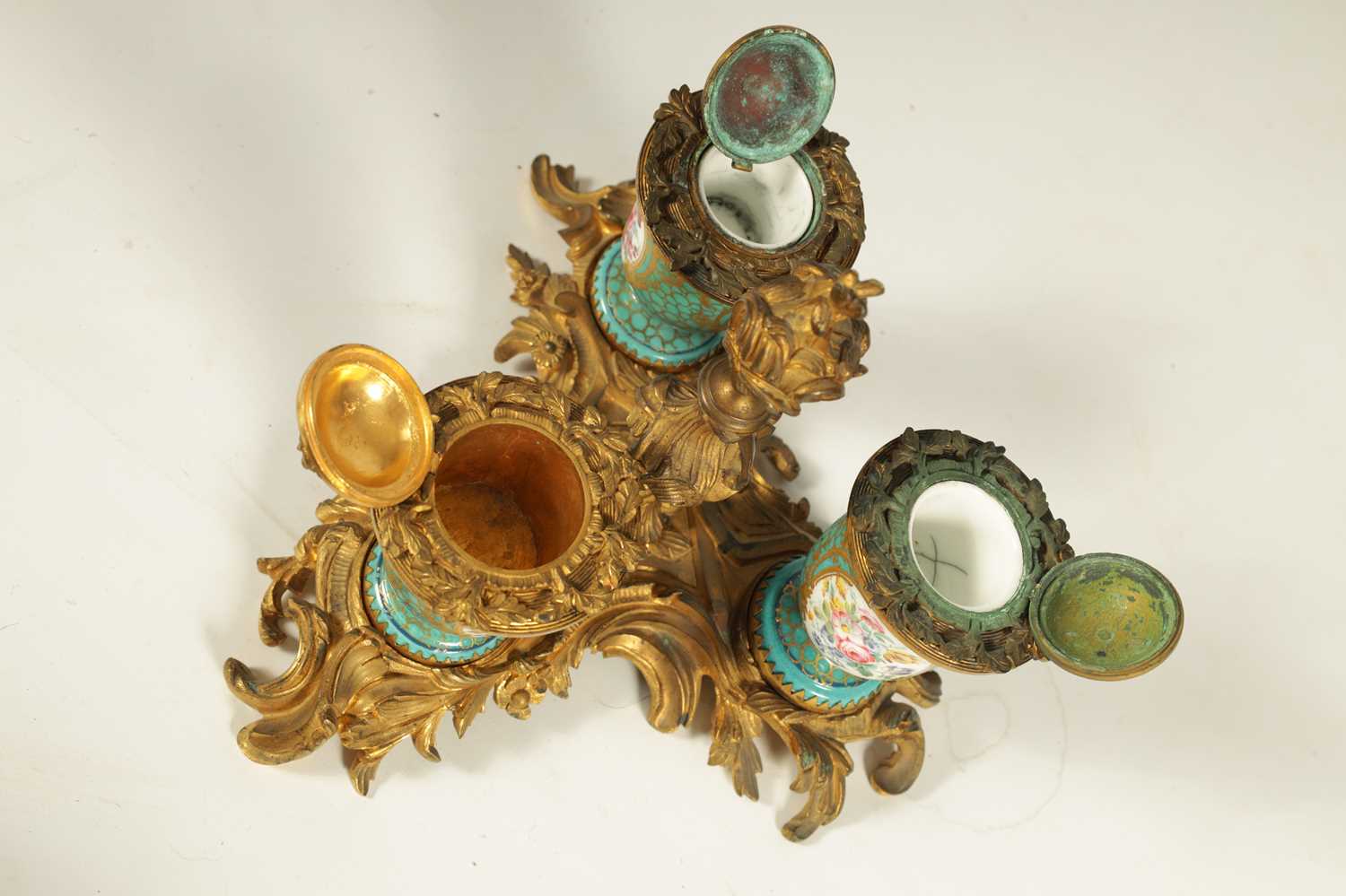 A 18TH CENTURY FRENCH ROCOCO ORMOLU AND SERVES STYLE TRIPLE INKSTAND - Image 8 of 10