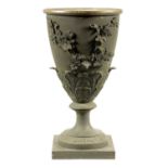 A LARGE 18TH CENTURY FRENCH BRONZE PEDESTAL URN