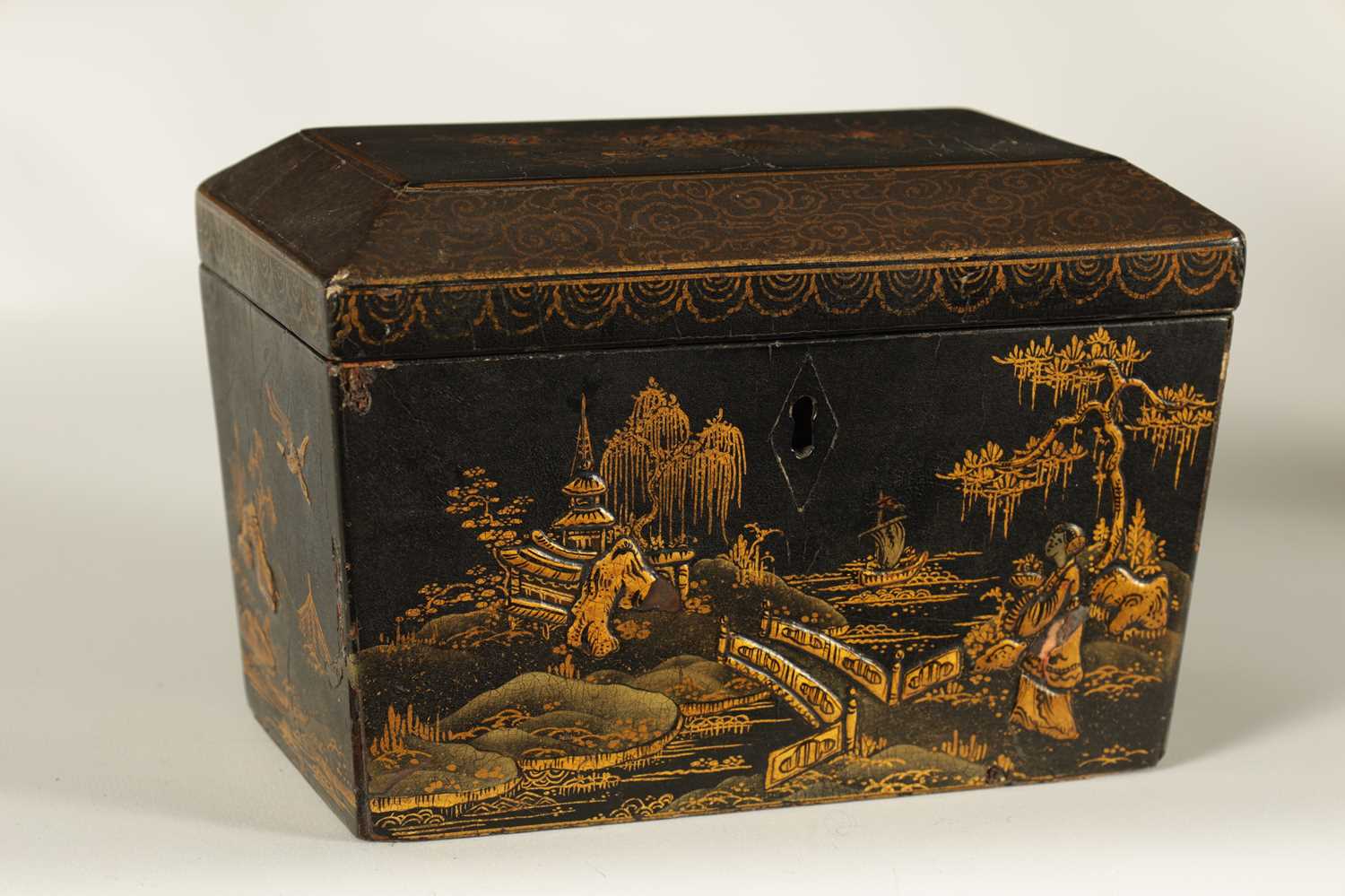 A LATE GEORGIAN BLACK LACQUER AND CHINOISERRIE SARCOPHAGUS TEA CADDY - Image 3 of 16