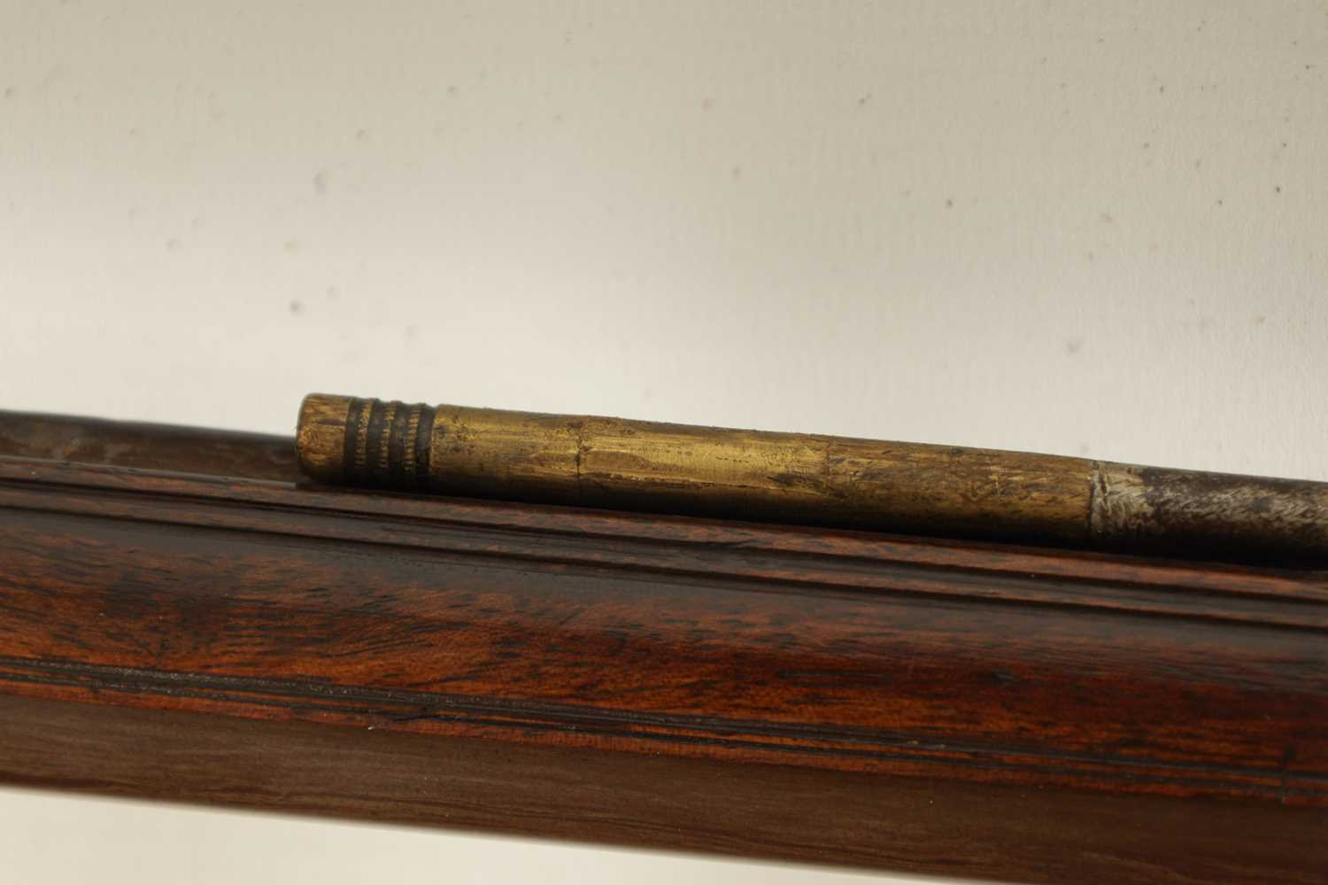 AN EARLY 18TH CENTURY FRENCH 13 BORE FLINTLOCK SPORTING GUN SIGNED THIOSSIERE FRERES - Image 15 of 16