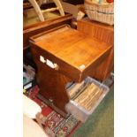 Oak Narrow child's desk with lifting top