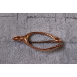 Interesting 9ct Gold Bar brooch in the form of a Wishbone 1.6g total weight