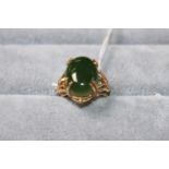 14K Gold Ladies Oval Polished Jade ring. 6.3g total weight. Size L