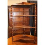 19thC Mahogany 4 shelf corner unit with scroll back and turned supports and brass feet