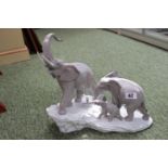 Boxed Lladro group of 3 Elephants 1150 (Damage to tail on smaller elephant)