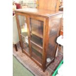 Oak China Cabinet of 2 shelves on straight supports