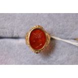 Gents Georgian Yellow gold signet ring with inset oval carved Carnelian, 8g total weight. Size P