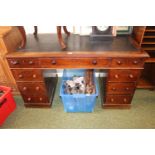 Victorian Mahogany Pedestal desk of 9 drawers with turned handles