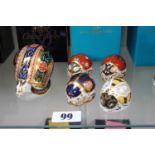 Collection of 4 Royal Crown Derby paperweights to include Set of 3 Ladybirds, Bumble bee and a