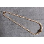 Ladies 9ct Gold set Pearl necklace with stone setting