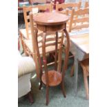 Early 20thC Walnut veneered Jardinière stand of curved form