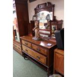 Good quality Late Victorian Dressing table with walnut panelled drawers and mirrored back with spilt