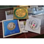 1988 and 1999 United Kingdom coin sets, 1988 £1 Coin First Issue and a Diana Memorial Coin