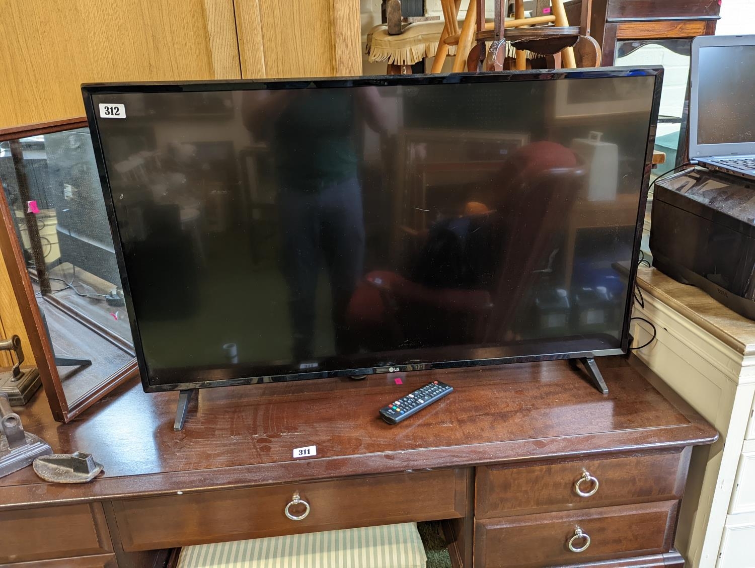 LG LCD Tv with remote