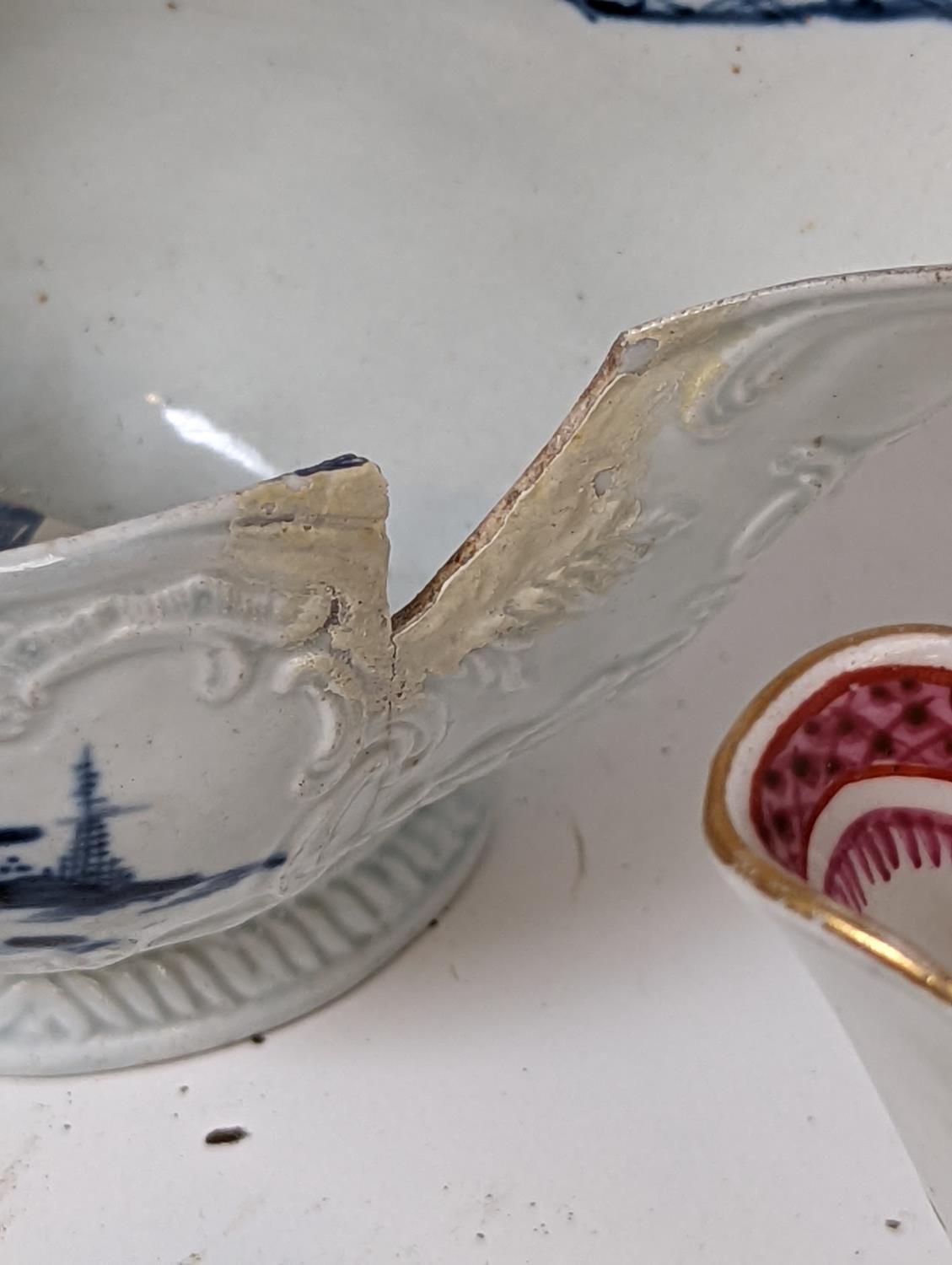18thC Liverpool James Pennington Sauceboat, 18thC Worcester Polychrome Chelsea boat and a - Image 2 of 4