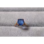 Ladies 9ct Gold Rectangular blue stone set ring Size M. 2g total weight