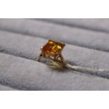 Ladies 9ct Gold Yellow cut stone ring Size K. 3.5g total weight