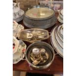 Collection of Silver-plated tableware's CAT CHANGE Cake stand removed