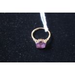 Ladies 9ct Gold Amethyst claw set ring 3.2g total weight