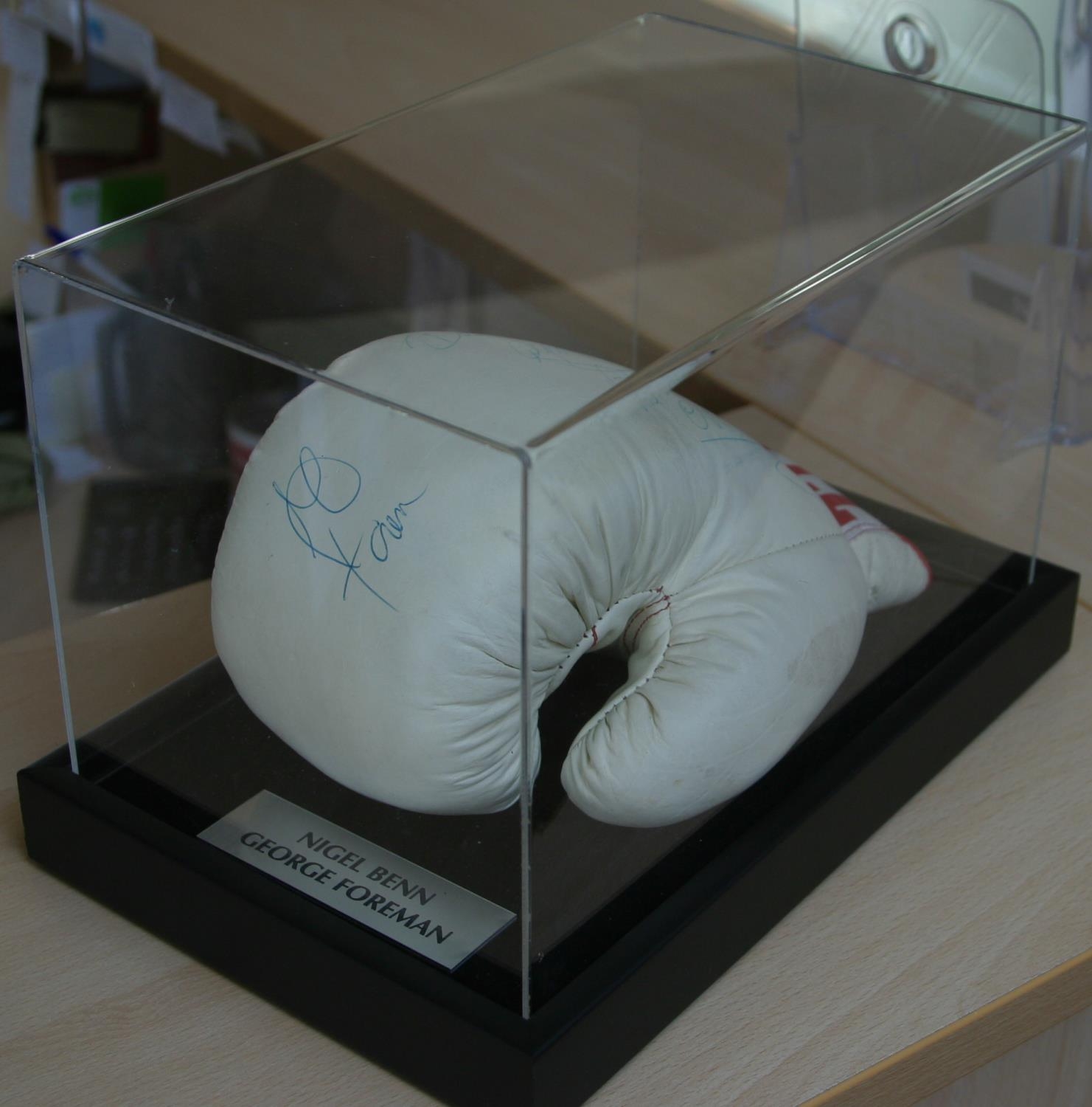 George Foreman & Nigel Benn Personally Signed Title Glove A full size Title boxing glove - Image 4 of 4
