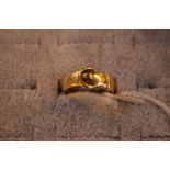 Ladies 18ct Gold Buckle wedding band Size S 4.5g total weight