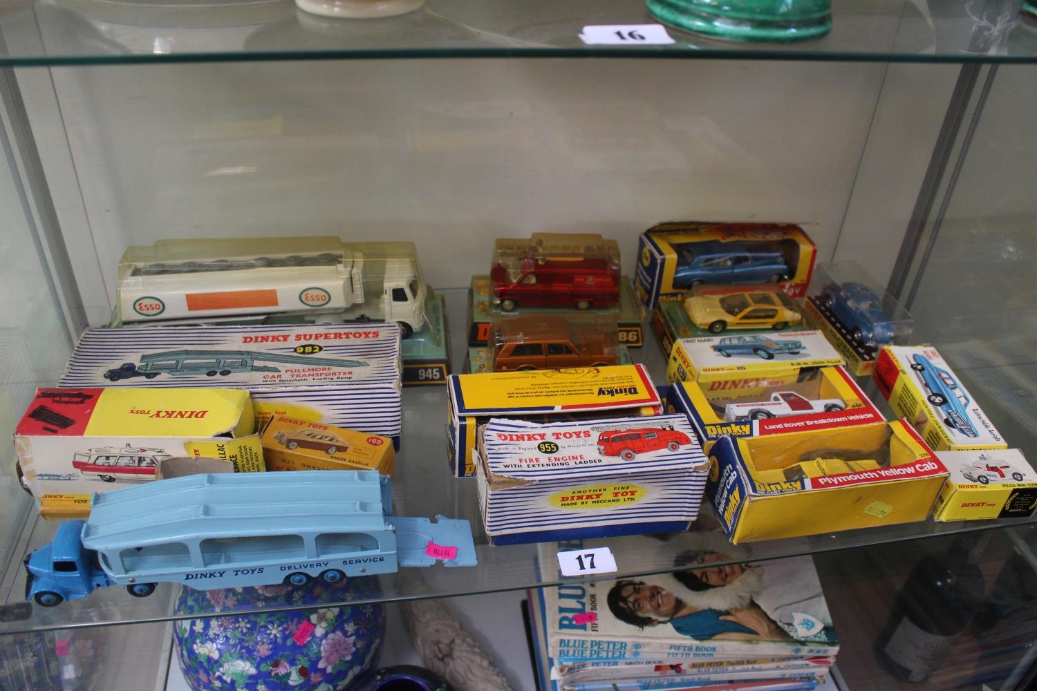 Good collection of Boxed Dinky Toy vehicles to include 982 Pullmore Transporter, 955 Fire Engine, - Image 2 of 5