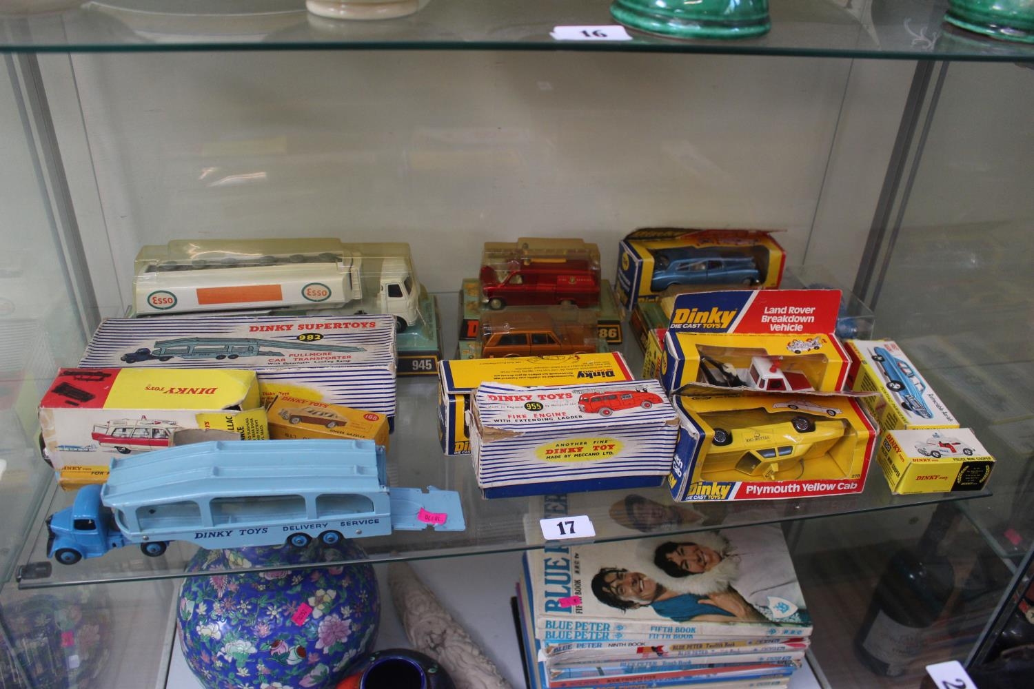 Good collection of Boxed Dinky Toy vehicles to include 982 Pullmore Transporter, 955 Fire Engine,