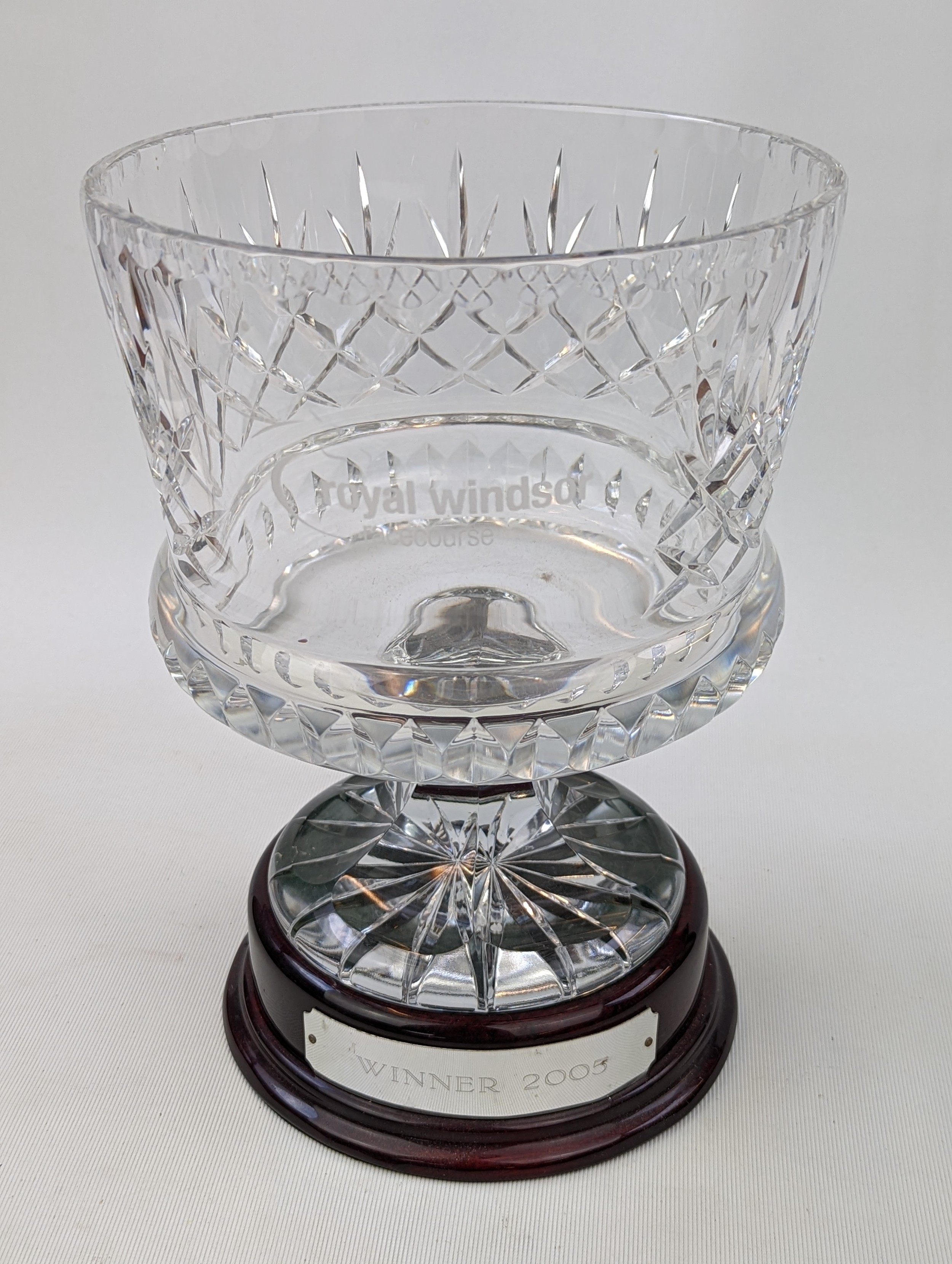 Large Cut Glass Cystal Windsor horse Race Trophy Winner 2005 on plinth .26.5cm in Height